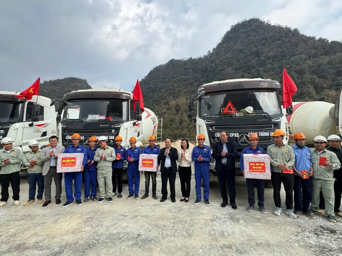 Bí thư Tỉnh uỷ Cao Bằng biểu dương tinh thần thi công cao tốc Đồng Đăng - Trà Lĩnh xuyên Tết