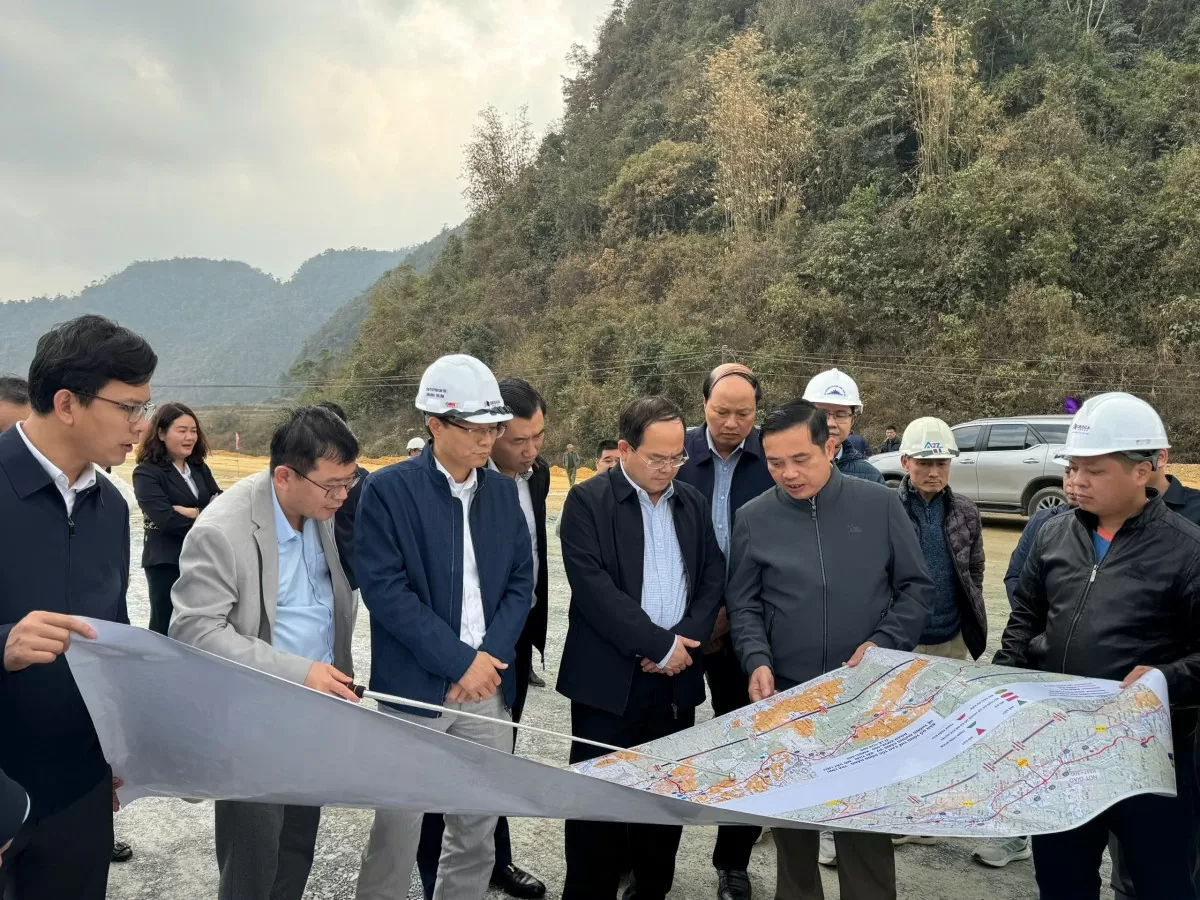 Bí thư Tỉnh uỷ Cao Bằng biểu dương tinh thần thi công cao tốc Đồng Đăng - Trà Lĩnh xuyên Tết