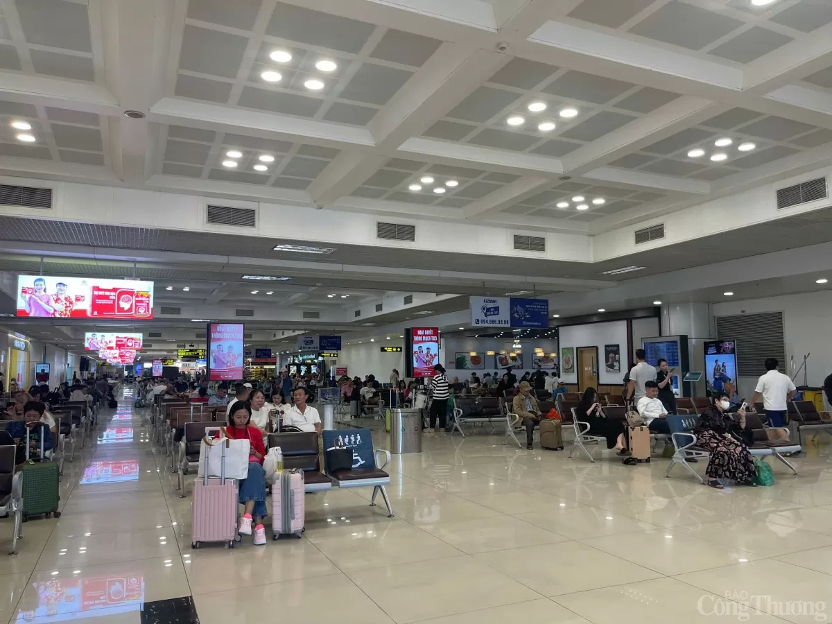 Sân bay Nội Bài giảm 40-50 chuyến bay trong ngày 28 Tết