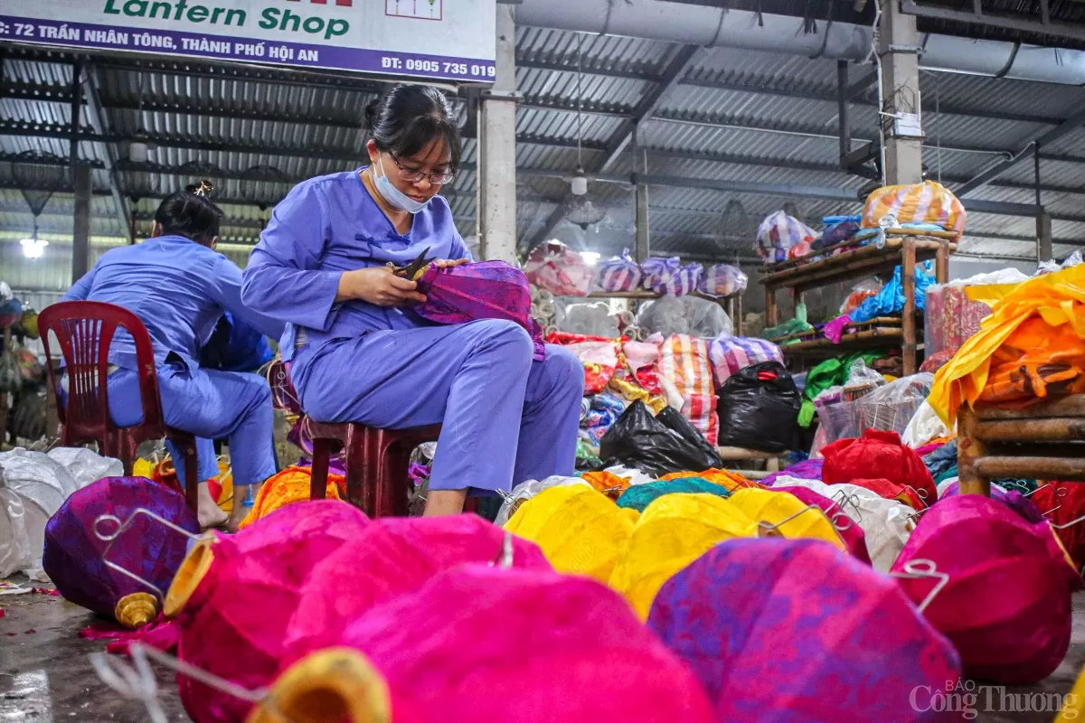 Làng nghề lồng đèn truyền thống Hội An tất bật dịp Tết Làng nghề lồng đèn truyền thống Hội An tất bật dịp Tết