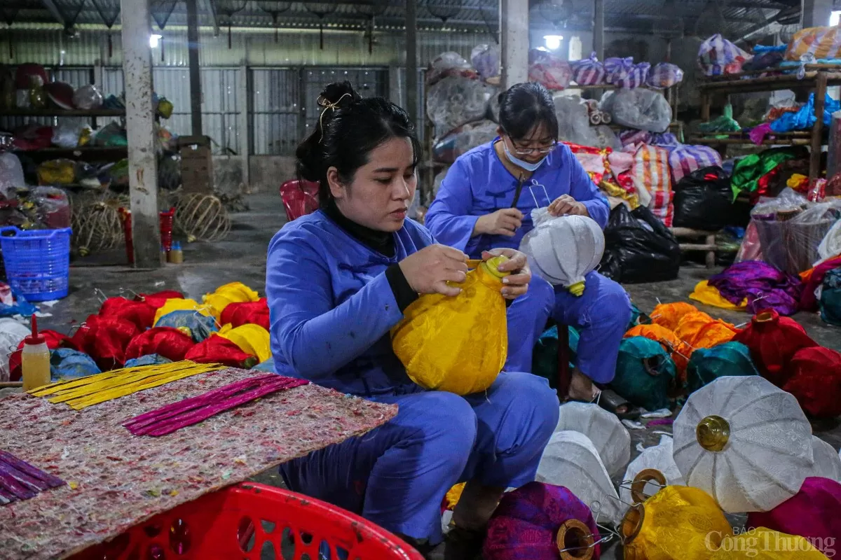 Làng nghề lồng đèn truyền thống Hội An tất bật dịp Tết Làng nghề lồng đèn truyền thống Hội An tất bật dịp Tết