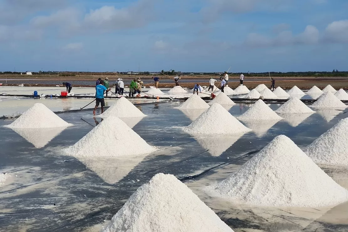Đầu năm mua muối lấy may