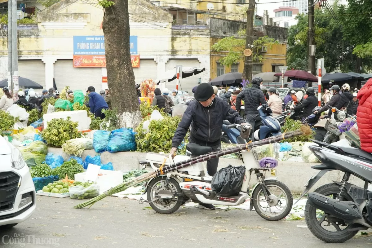 Người Việt Nam quan niệm rằng thắp hương mía trong ngày Tết là để cầu mong một năm mới an lành, ngọt ngào và tràn đầy may mắn.