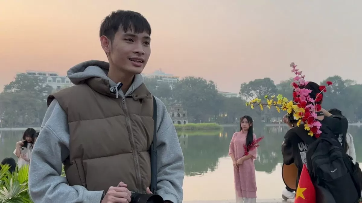 Lưu hương xuân qua tà áo dài ngày Tết