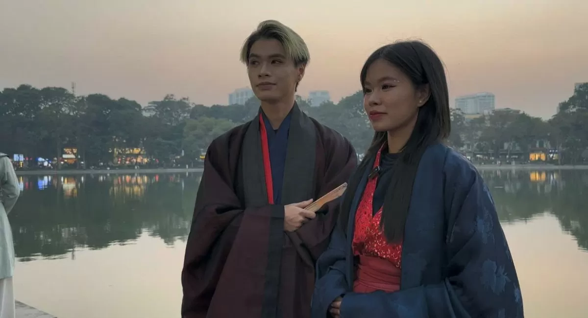 Lưu hương xuân qua tà áo dài ngày Tết