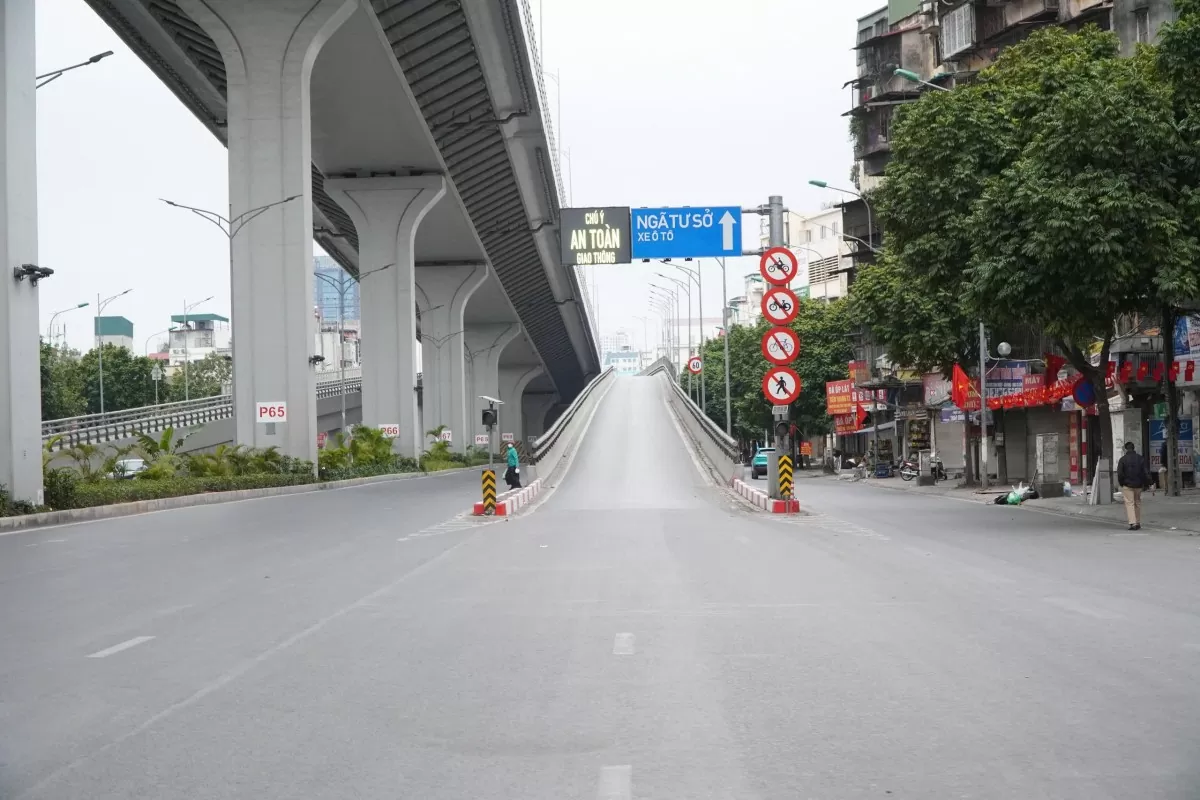 Lối lên Vành đai 2 đoạn Ngã Tư Sở thoáng đãng.