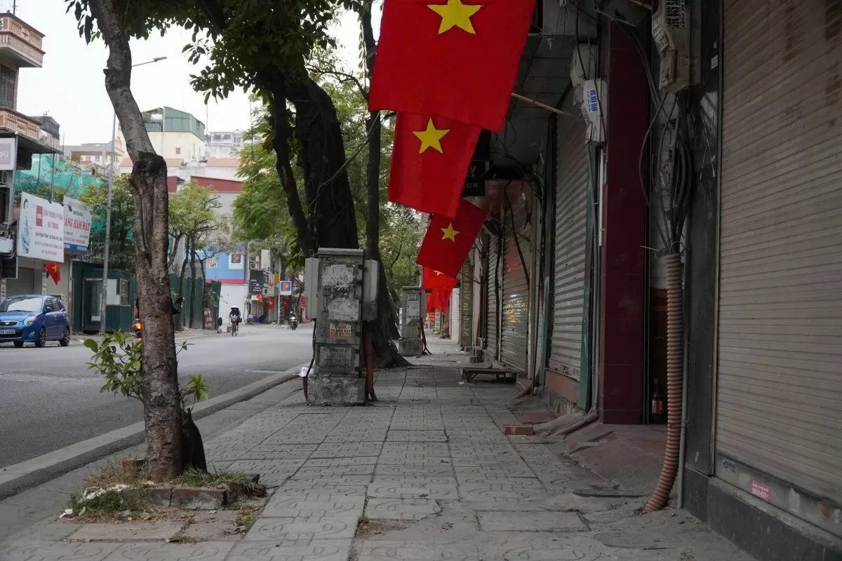 Vỉa hè Lạc Trung