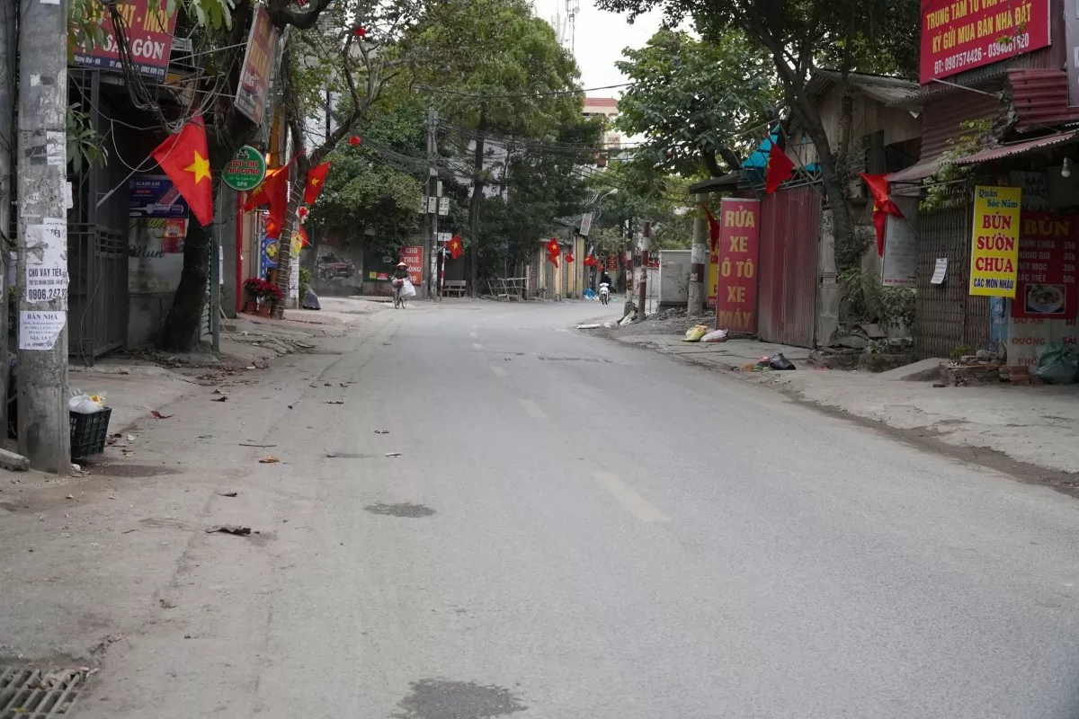 Góc phố Vĩnh Hưng ngày thường vốn đông đúc nay thật byên bình sáng mùng 1 Tết.