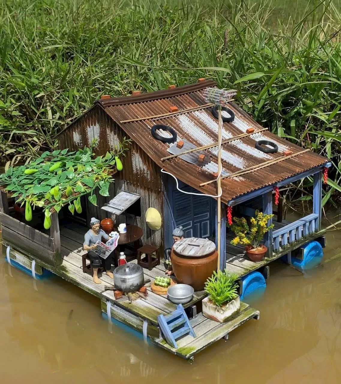 Chàng trai trẻ tạo dựng miền quê từ sản phẩm tái chế Chàng trai trẻ tạo dựng miền quê từ sản phẩm tái chế