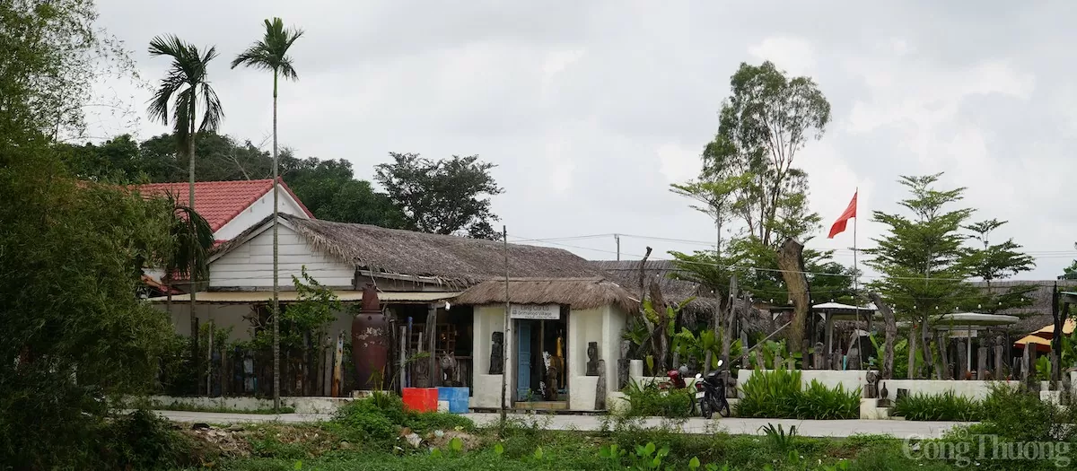 Độc đáo các tác phẩm điêu khắc gỗ từ củi lũ