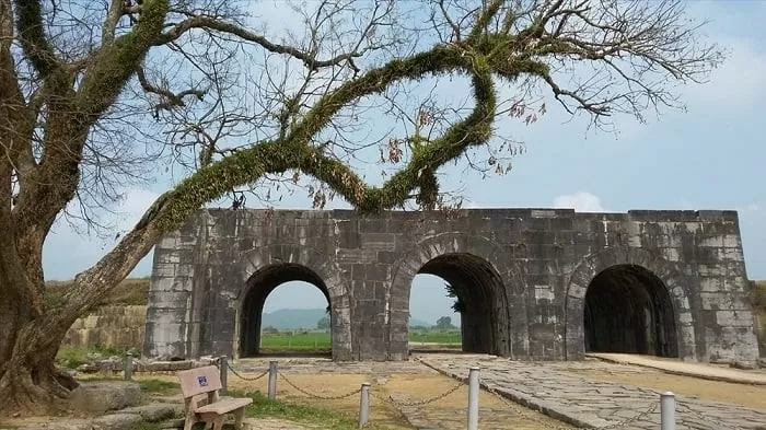 thành nhà hồ