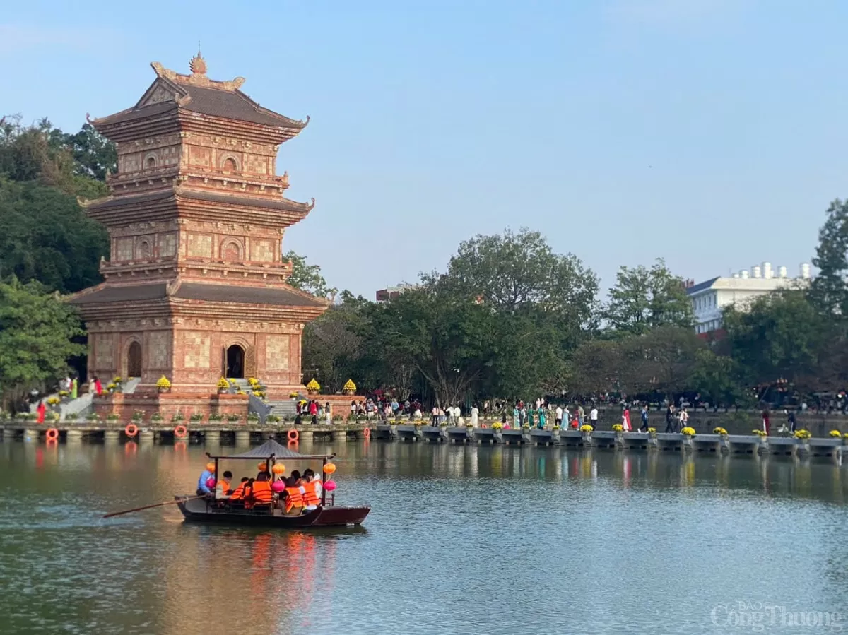 Du lịch Ninh Bình hút khách trong kỳ nghỉ Tết Nguyên đán