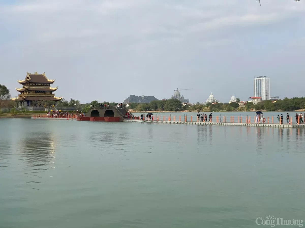 Du lịch Ninh Bình hút khách trong kỳ nghỉ Tết Nguyên đán
