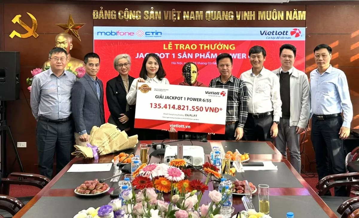 Chị T. nhận giải Jackpot 1 xổ số tự chọn Power 6/55