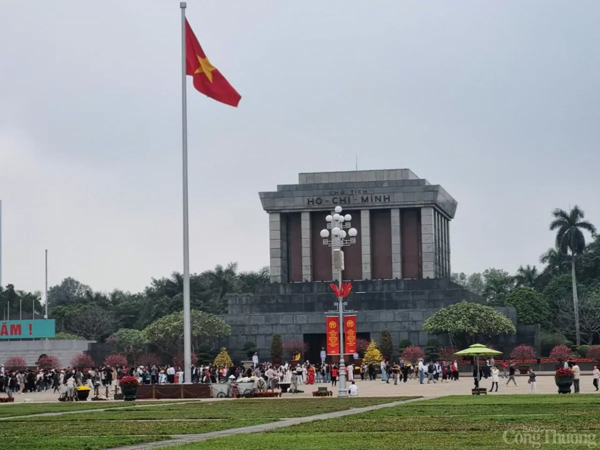 Hà Nội: Náo nhiệt khách du Xuân