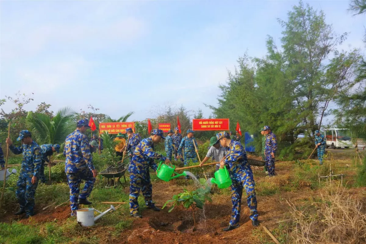 Các đảo trên Trường Sa hưởng ứng Tết trồng cây