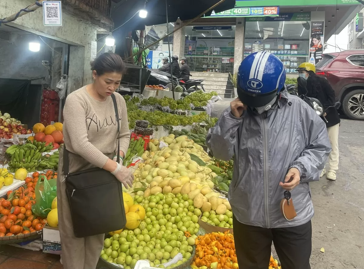 Trái cây dồi dào, giá cả không tăng đột biến. Ảnh: Nguyễn Thanh