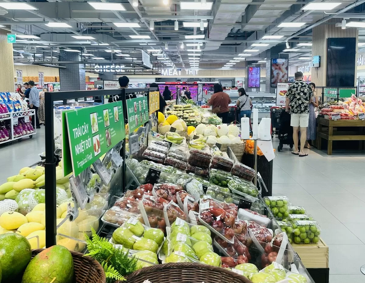 cChủ yếu là hàng tươi sống, rau xanh và các nhu yếu phẩm cần thiết được cung cấp đầy đủ. Ảnh: Nguyễn Thanh