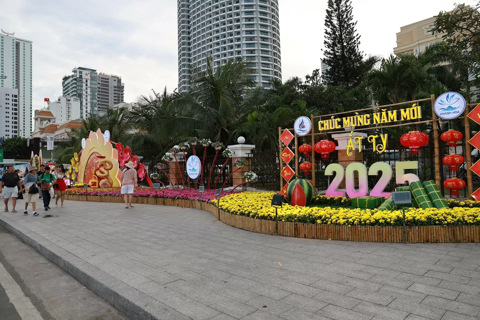 Những ngày đầu xuân mới trên phố biển Nha Trang