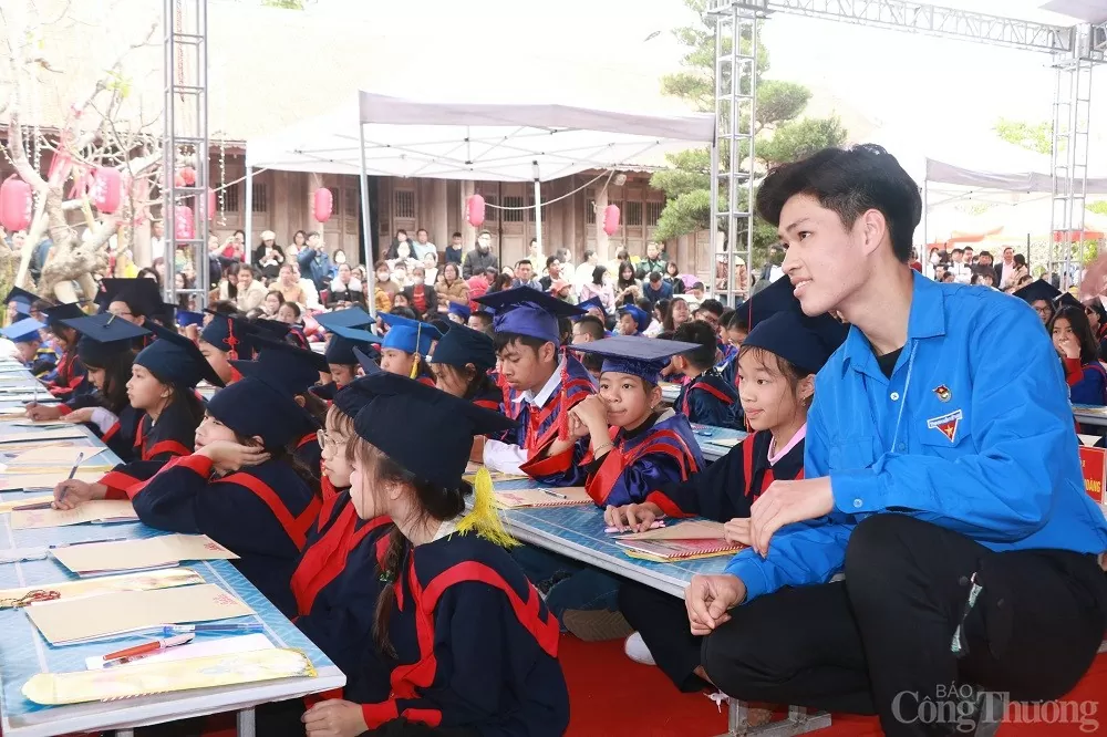 Hải Phòng: Tưng bừng lễ hội khai bút đầu xuân Hải Phòng: Tưng bừng lễ hội khai bút đầu xuân