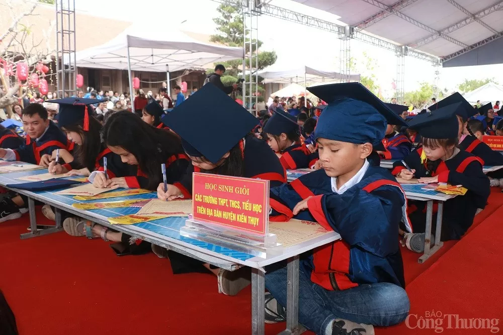 Hải Phòng: Tưng bừng lễ hội khai bút đầu xuân Hải Phòng: Tưng bừng lễ hội khai bút đầu xuân
