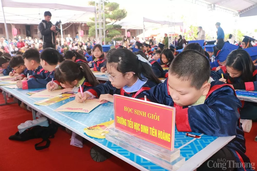 Hải Phòng: Tưng bừng lễ hội khai bút đầu xuân Hải Phòng: Tưng bừng lễ hội khai bút đầu xuân