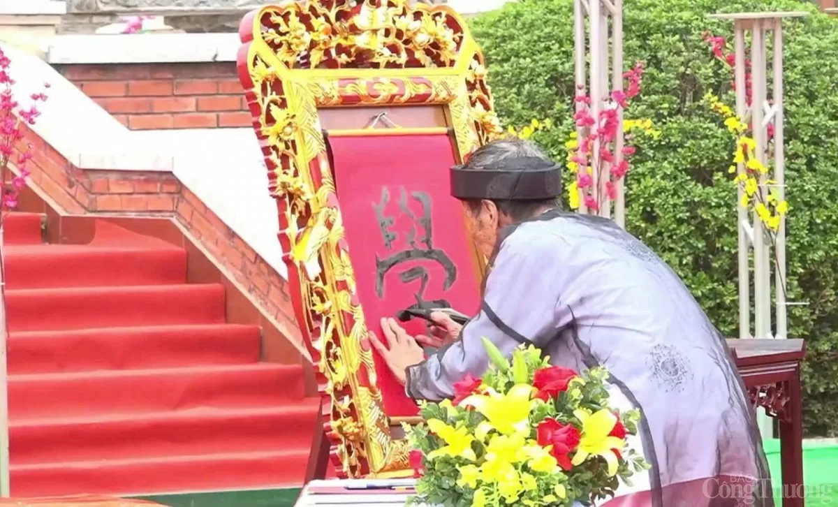 Hải Phòng: Tưng bừng lễ hội khai bút đầu xuân Hải Phòng: Tưng bừng lễ hội khai bút đầu xuân
