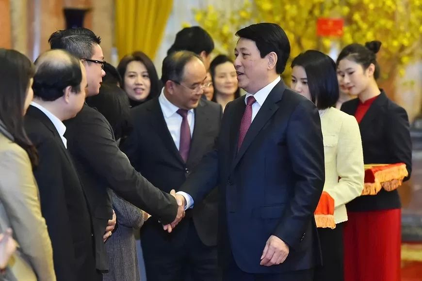 Chủ tịch nước Lương Cường với cán bộ, nhân viên Văn phòng Chủ tịch nước.