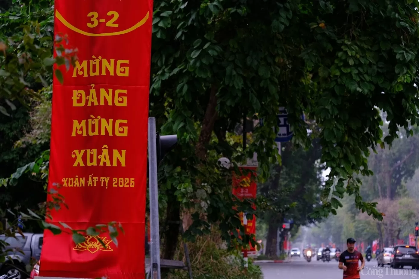 Hà Nội cờ hoa rực rỡ chào mừng Ngày thành lập Đảng Cộng sản Việt Nam