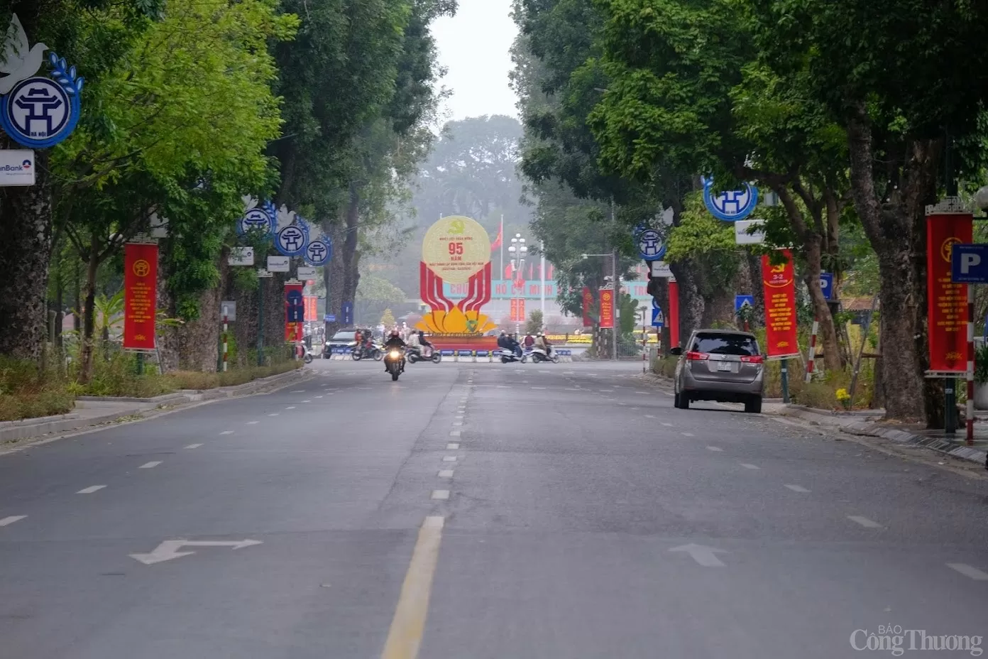 Hà Nội cờ hoa rực rỡ chào mừng Ngày thành lập Đảng Cộng sản Việt Nam