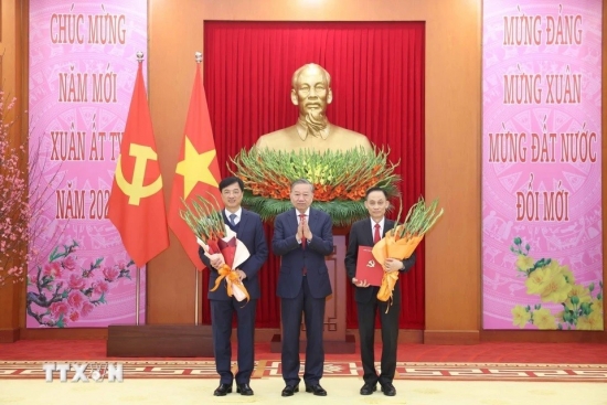 ong le hoai trung giu chuc chanh van phong trung uong dang