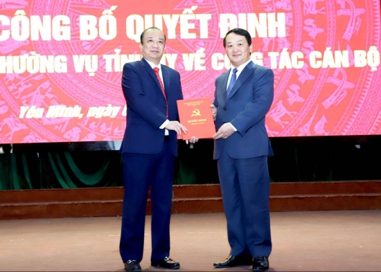 cuc truong cuc hai quan ha giang giu chuc bi thu huyen uy yen minh