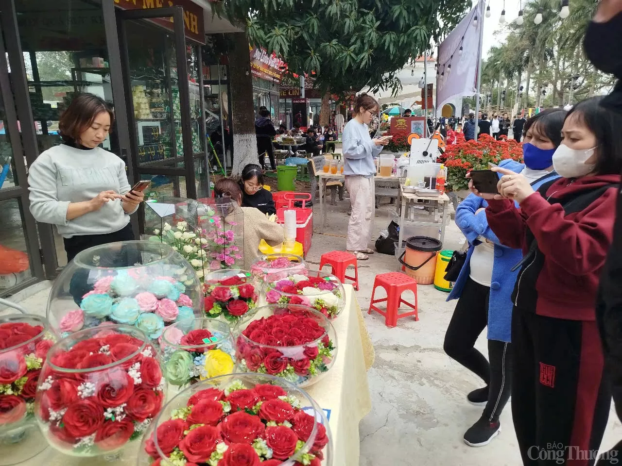 Sản phẩm OCOP 'hoa bất tử' ở Mê Linh hút khách