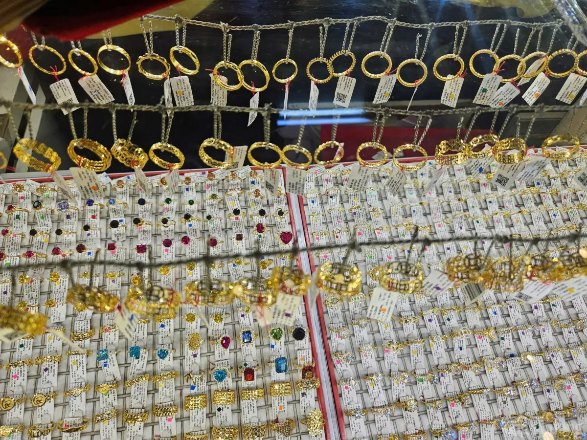 Sát ngày vía Thần Tài, nhiều người tranh thủ mua vàng sớm