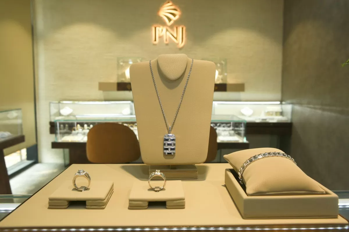 Sát ngày vía Thần Tài, nhiều người tranh thủ mua vàng sớm