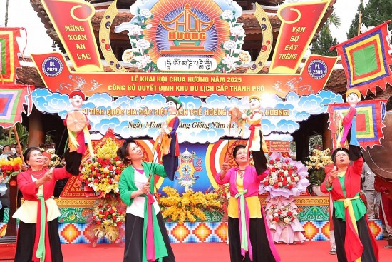 de le hoi mua xuan la khong gian van hoa lanh manh