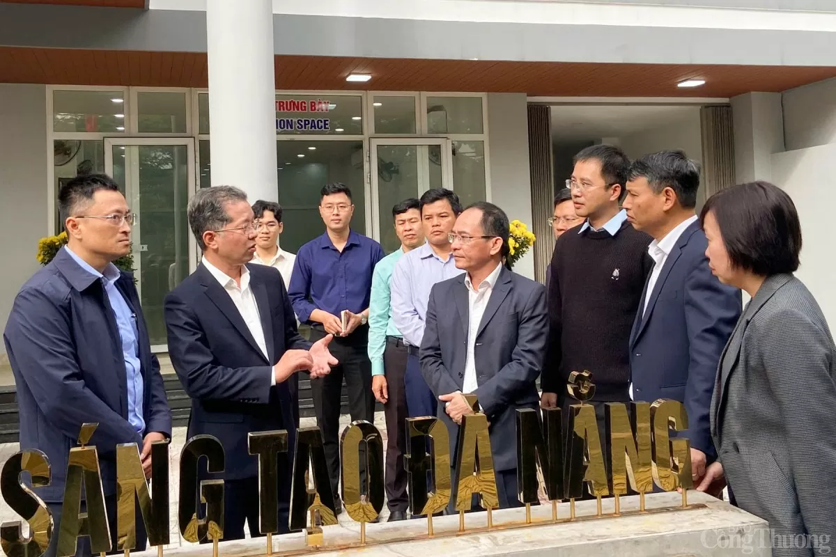 Bí thư Thành ủy Đà Nẵng thăm trung tâm khởi nghiệp đổi mới sáng tạo Đà Nẵng