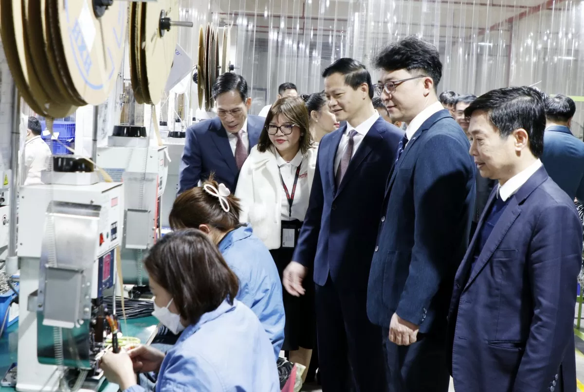 Lãnh đạo tỉnh Bắc Ninh đến thăm và kiểm tra sản xuất đầu Xuân tại Công ty TNHH Công nghệ JOHNSON HEALTH Việt Nam