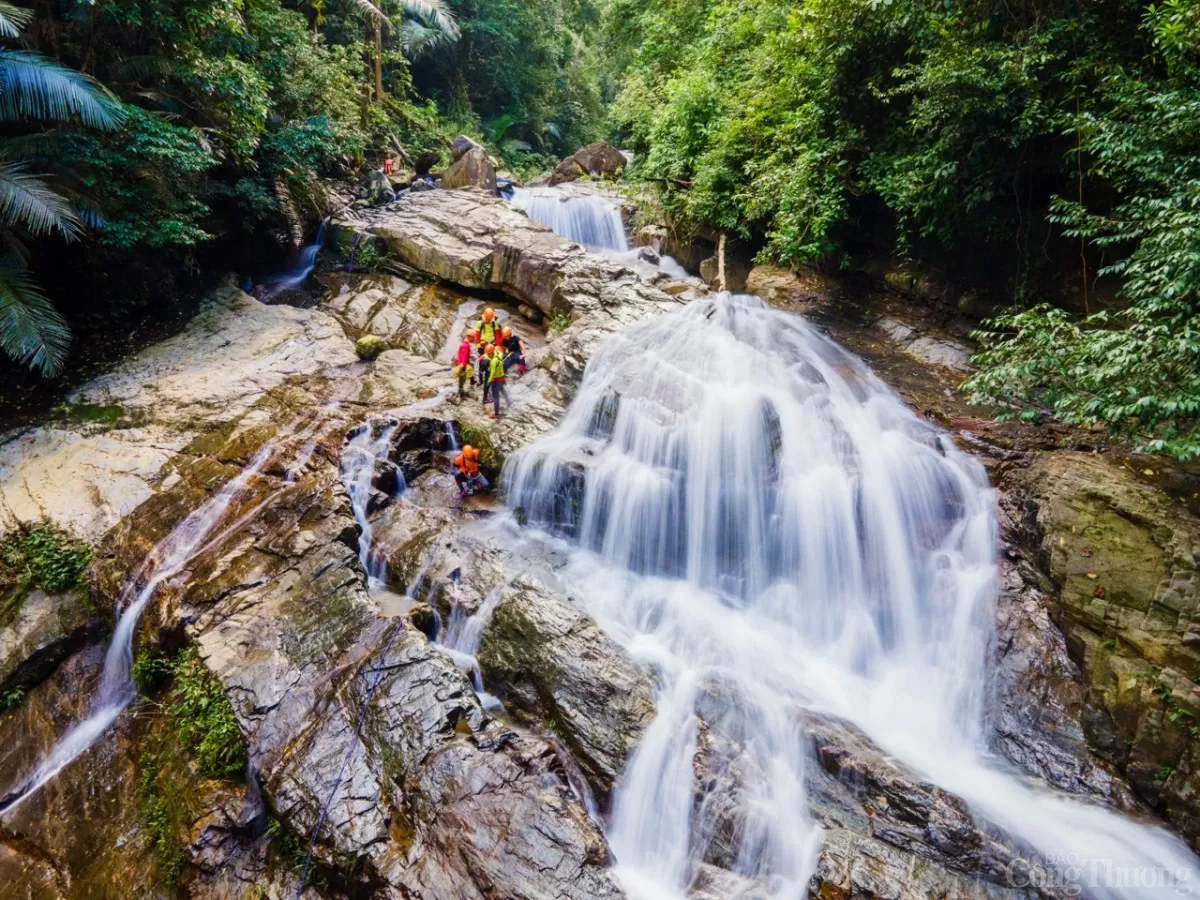 Độc đáo thiên nhiên Động Châu- Khe Nước Trong ở Quảng Bình