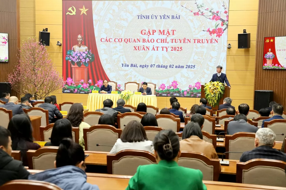 Thường trực Tỉnh ủy Yên Bái gặp mặt báo chí đầu xuân