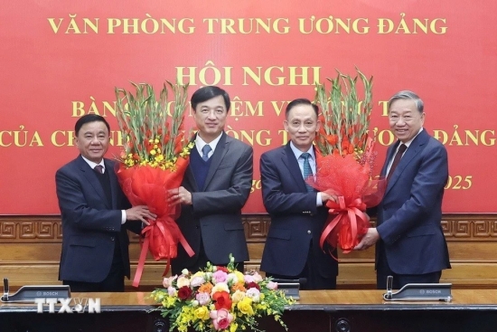 tong bi thu to lam xay dung van phong trung uong dang la co quan mau muc