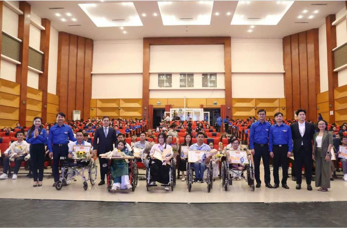 Đêm vinh danh “Tỏa sáng nghị lực Việt” năm 2024.