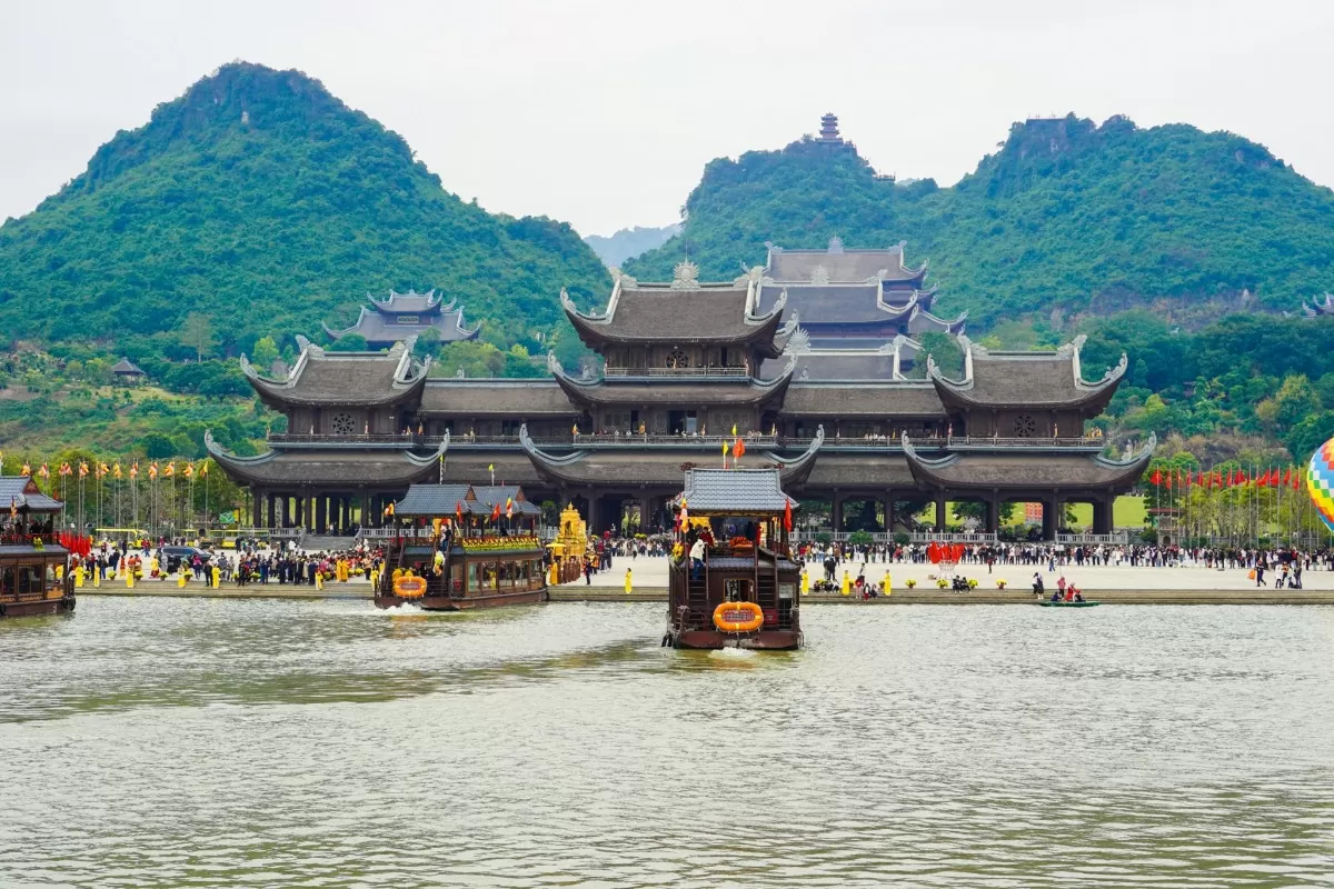 Khai hội xuân Tam Chúc 2025 - Linh thiêng hội tụ Khai hội xuân Tam Chúc 2025 Linh thiêng hội tụ
