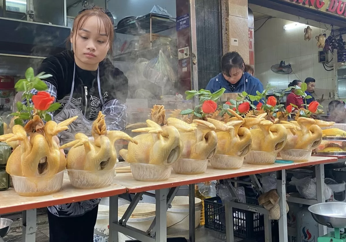 Giá gà lễ không biến động nhiều so với dịp Tết Nguyên đán. Ảnh: Nguyễn Vân