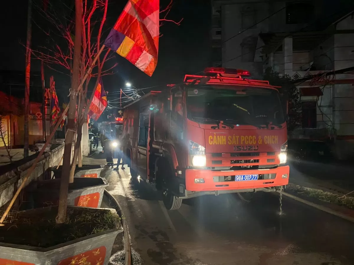 Tỉnh Bắc Giang: Cháy chùa Vẽ, nhiều tượng phật bị hư hỏng nặng