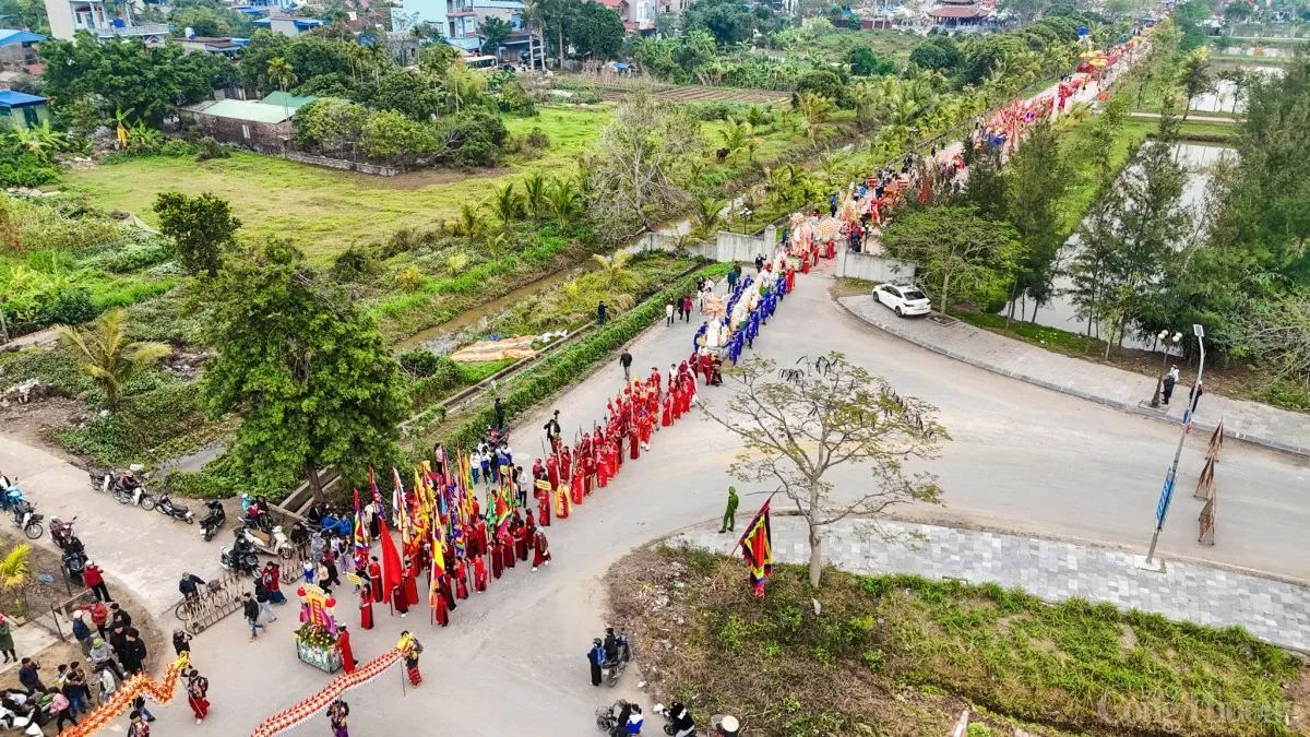Hàng nghìn người tham gia rước nước hội đền Trần Thái Bình