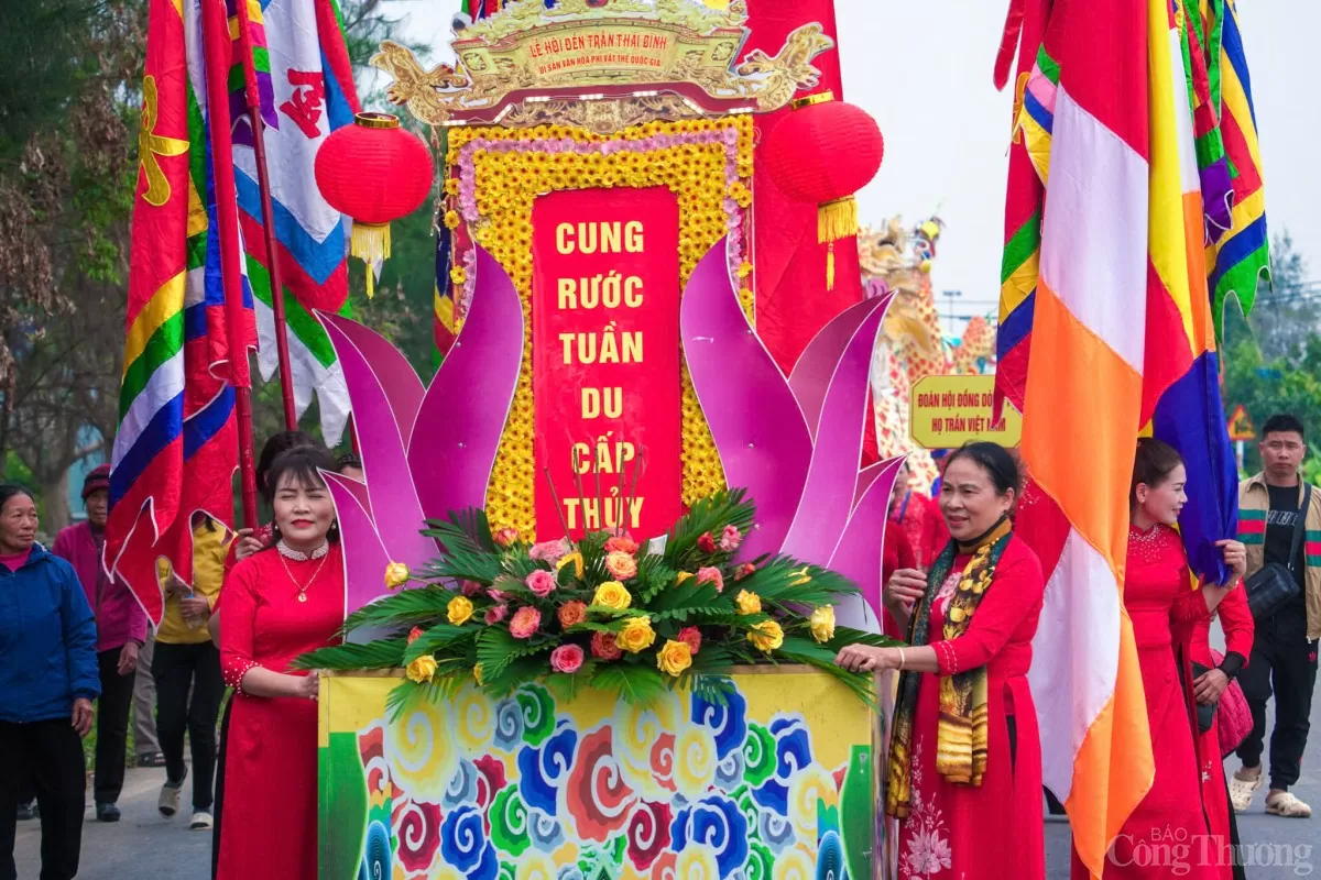 Hàng nghìn người tham gia rước nước hội đền Trần Thái Bình