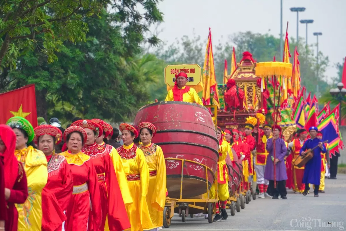 Hàng nghìn người tham gia rước nước hội đền Trần Thái Bình