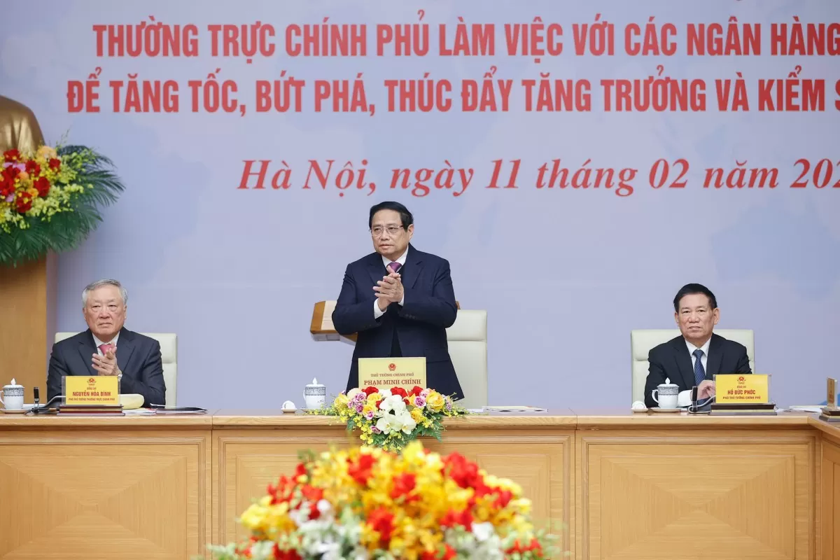 Thủ tướng Phạm Minh Chính chủ trì Hội nghị Thường trực Chính phủ làm việc với các ngân hàng thương mại để tăng tốc, bứt phá, thúc đẩy tăng trưởng và kiểm soát lạm phát. Ảnh: VGP/Nhật Bắc