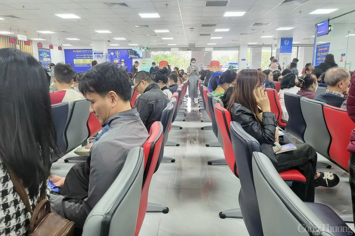 Nguy cơ dịch cúm bùng phát, người dân TP. Đà Nẵng 'đổ xô' đi tiêm vắc xin cúm